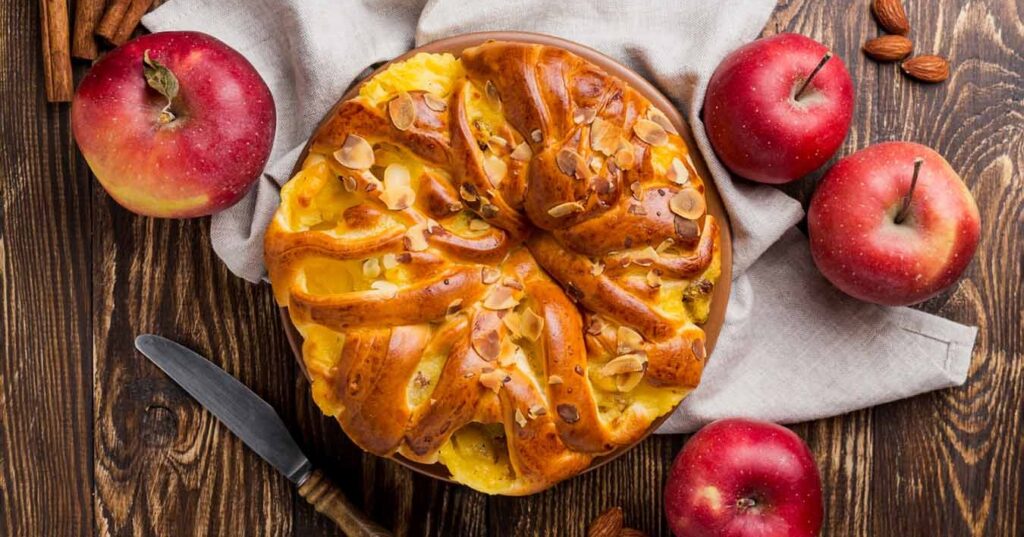 Как приготовить шарлотку: Простой и вкусный десерт как приготовить шарлотку